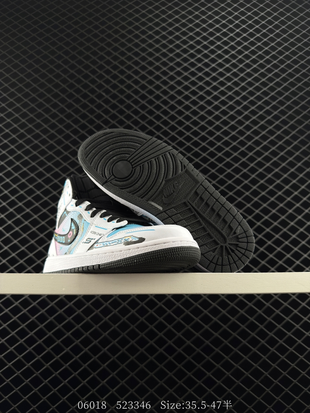 （NIKE）AIR JORDAN 1 MID